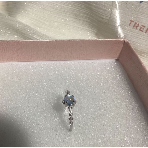 🌓Gorgeous Solid Sterling Silver Petite Moonstone Ring - Picture 7 of 17